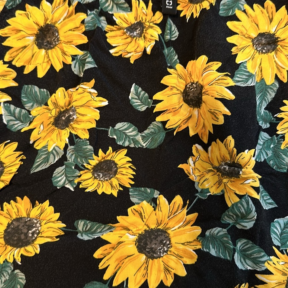 Sunflower crop tank top - Picture 3 of 4